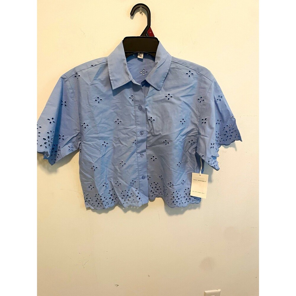 Free Assembly Women’s Blue Eyelet Cropped Button-Up Collared Shirt XS